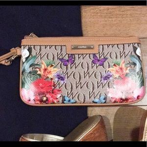 ✨HP✨Nine West Clutch NWT